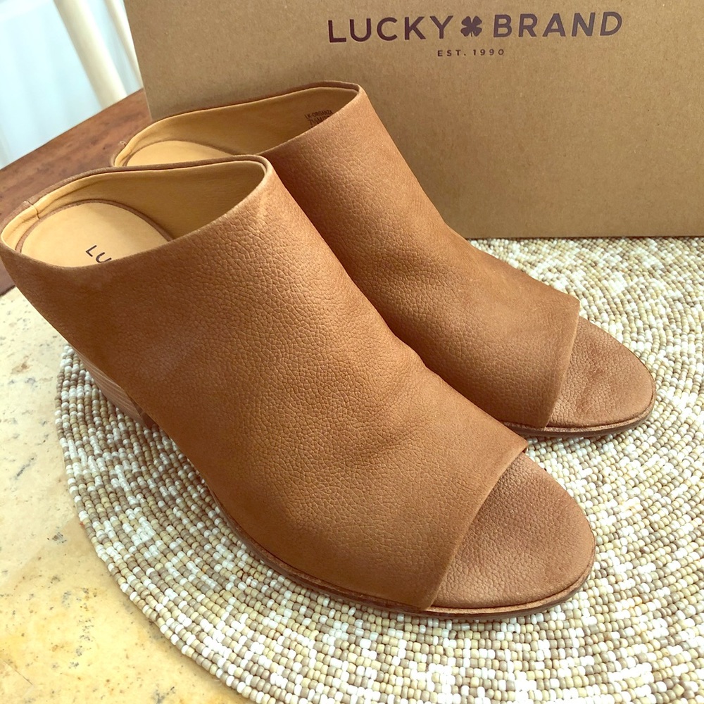 Ladies Lucky Brand Organza Mule with box.